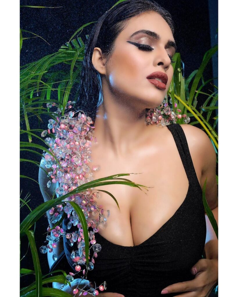 Neha Malik के इस नए फोटोशूट से मची इंटरनेट पर सनसनी