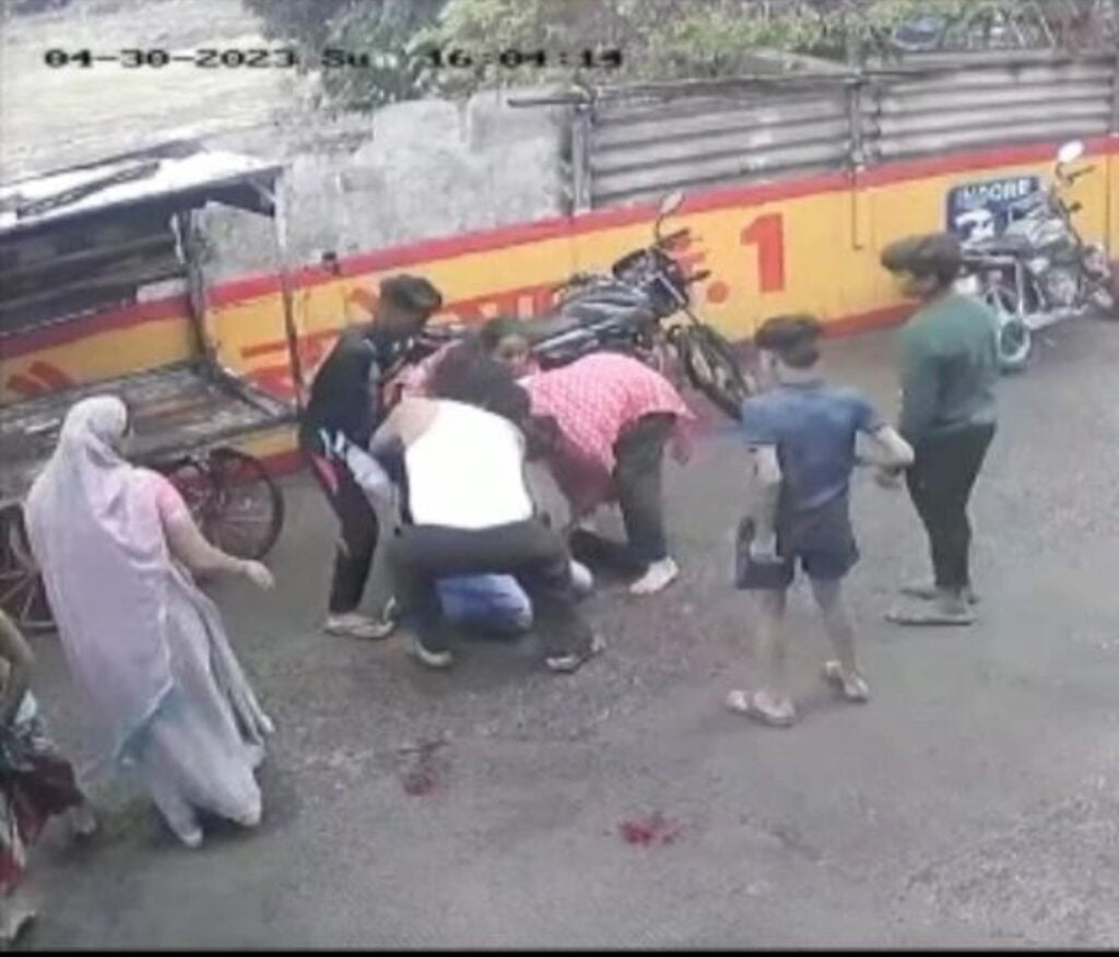Indore Update: दिन दहाड़े युवक की चाकू मारकर कर दी हत्या, गाड़ी टकराने से हुआ था विवाद
