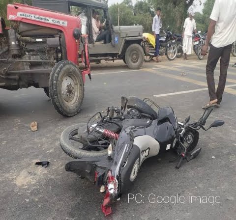 Road Accident: ट्रैक्टर की जोरदार टक्कर से बाइक सवार युवक की मौके पर हुई मौत