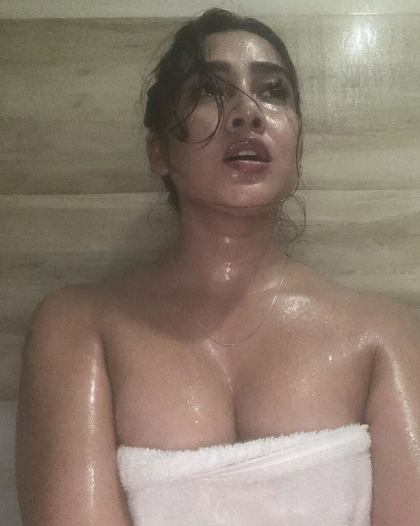 Sofia Ansari Bathroom Photo: सोफ़िया अंसारी ने शेयर की अपने बाथरूम की फ़ोटो देख रह जायेंगे आप