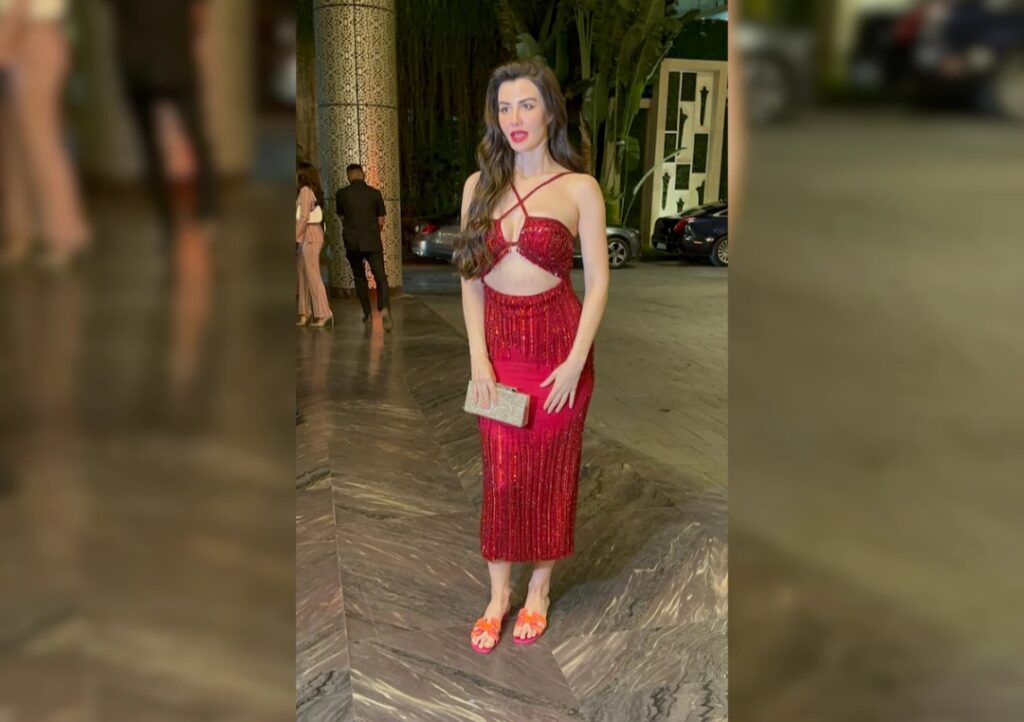 Giorgia Andriani Birthday: अरबाज खान की एक्स गर्लफ्रेंड का है आज जन्मदिन, पहन की ऐसे लाल कलर की ड्रेस