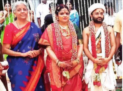Nirmala Sitharaman की बेटी के शादी की तस्वीरे सोशल मीडिया पर हो रही है तेजी से वाइरल, फेन्स ने कहि कुछ ऐसे बात