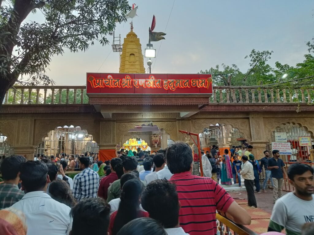 Jagannath Rath Yatra के पावन पर्व पर प्राचीन श्री रणजीत हनुमान मंदिर इंदौर में उमड़ा जल सैलाब
