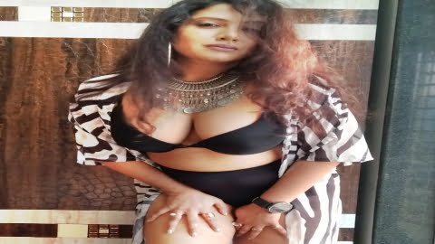 Kavita Bhabhi ने काली ब्रा में दिखाया अपना जलवा, देखने वाले हुए मदहोश
