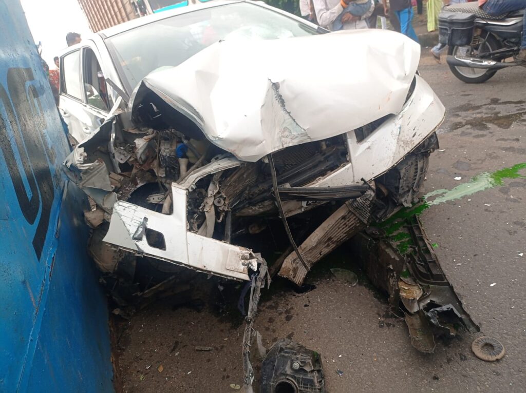 Betul Road Accident: तेज रफ़्तार चल रहे ट्रक ने कार को पीछे से ठोका, बुरी तरह छतिग्रस्त हुई कार