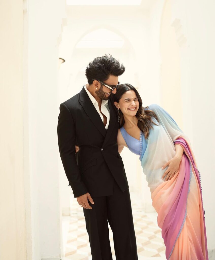 Deepika Padukone को छोड़ रणवीर सिंह दिखे आलिया भट्ट के साथ रोमांटिक मूड में, आखिर वजह क्या है।