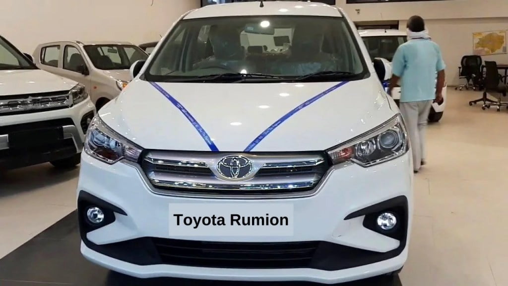 Ertiga का पत्ता साफ करने आ गयी है Toyota Rumion, 8लाख रुपये में मिलती है 8 सीटर यह गाड़ी