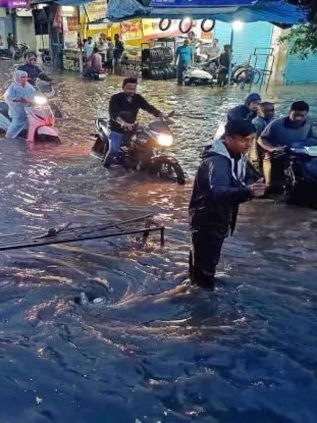 In Pics: इंदौर में भारी बारिश से लोगों का हाल बेहाल, तस्वीरों में देखें भारी बरसात से आया संकट, तीन दिन की चेतावनी