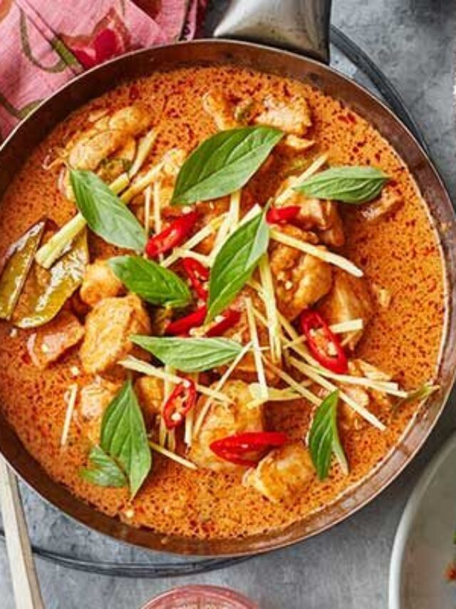 Thai Red Curry: घर पर भी बना सकते हैं थाई रेड करी, बस आपको इन