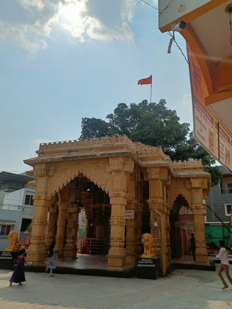 इंदौर का ऐसा मंदिर जहा होती है रात के 11 बजे महाआरती, माँ अम्बा वाली माता करती है मनोकामना पूरी, माँ दुर्गा (Maa Durga) अपने