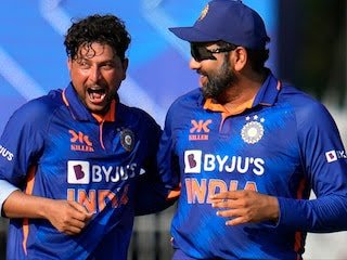 IND vs ENG: कप्तान रोहित शर्मा को बिच मैच में लताड़ने लगे कुलदीप यादव, यह थी वजह