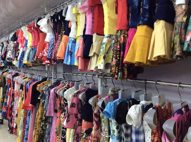 Indore का सबसे सस्ता कपड़ा मार्केट है यहाँ, मिलते है 100 रूपए से ड्रेस
