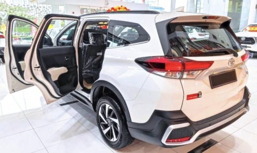 Scorpio को धूल चाटने आ गयी है Toyota की नई धाकड़ कार, 28kmpl अधिक का देती है कड़क माइलेज।