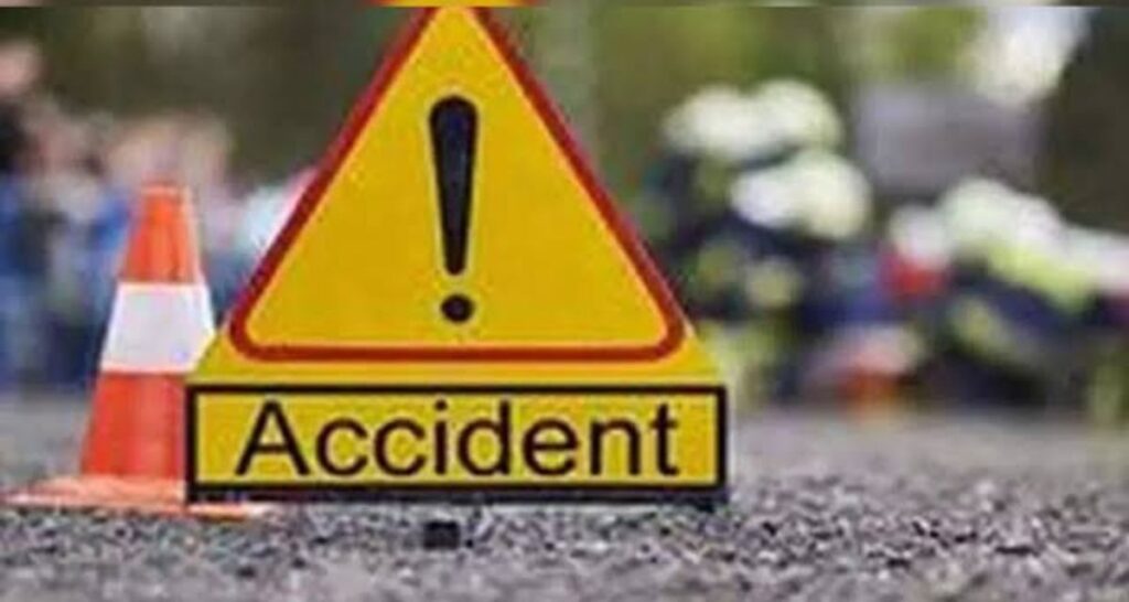 Road Accident : मेन रोड से पैदल चले रहे किसान को अज्ञात वाहन ने मारी टक्कर, जिला अस्पताल करवाया भर्ती।