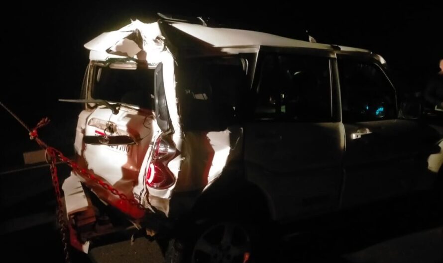 Betul Road Accident : बैतूल कोतवाली टीआई की कार कंटेनर ने मारी जोरदार टक्कर, कोसमी डेम में जा गिरा।