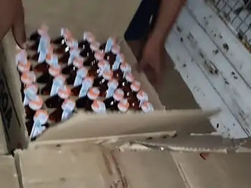 पुलिस को देख कर 5 लाख रूपए से बरा शराब का ट्रक छोड़कर भागा ड्राइवर।